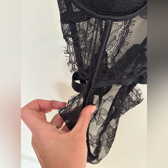 Victoria’s Secret Black Bombshell Lace Push-Up Teddy - Picture 7 of 12